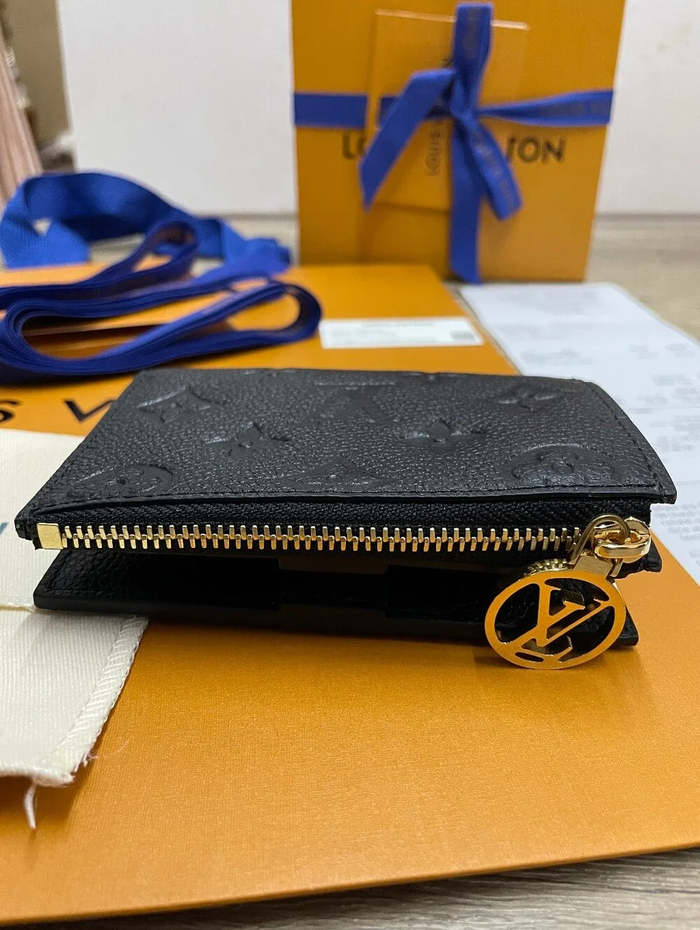 Louis Vuitton compact lisa